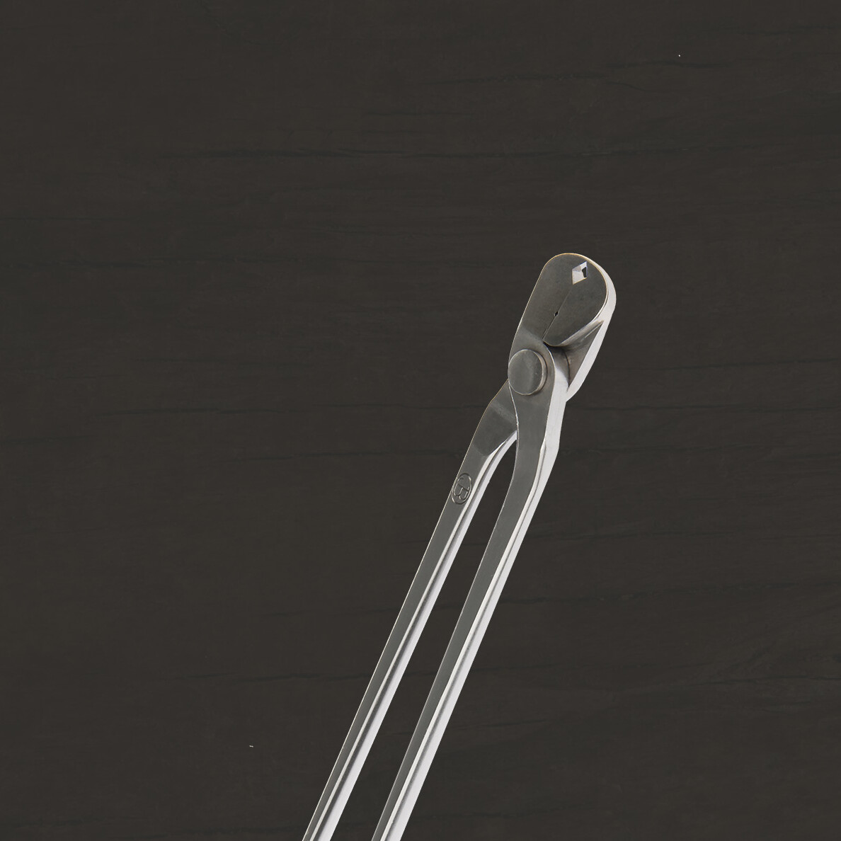Jim Blurton Crease Nail Puller, visit the official Jim Blurton shop to buy online, horseshoes, farrier tools & accessories distributed worldwide.