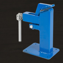 Jim Blurton Van Vice, visit the official Jim Blurton shop to buy online, horseshoes, farrier tools & accessories distributed worldwide.